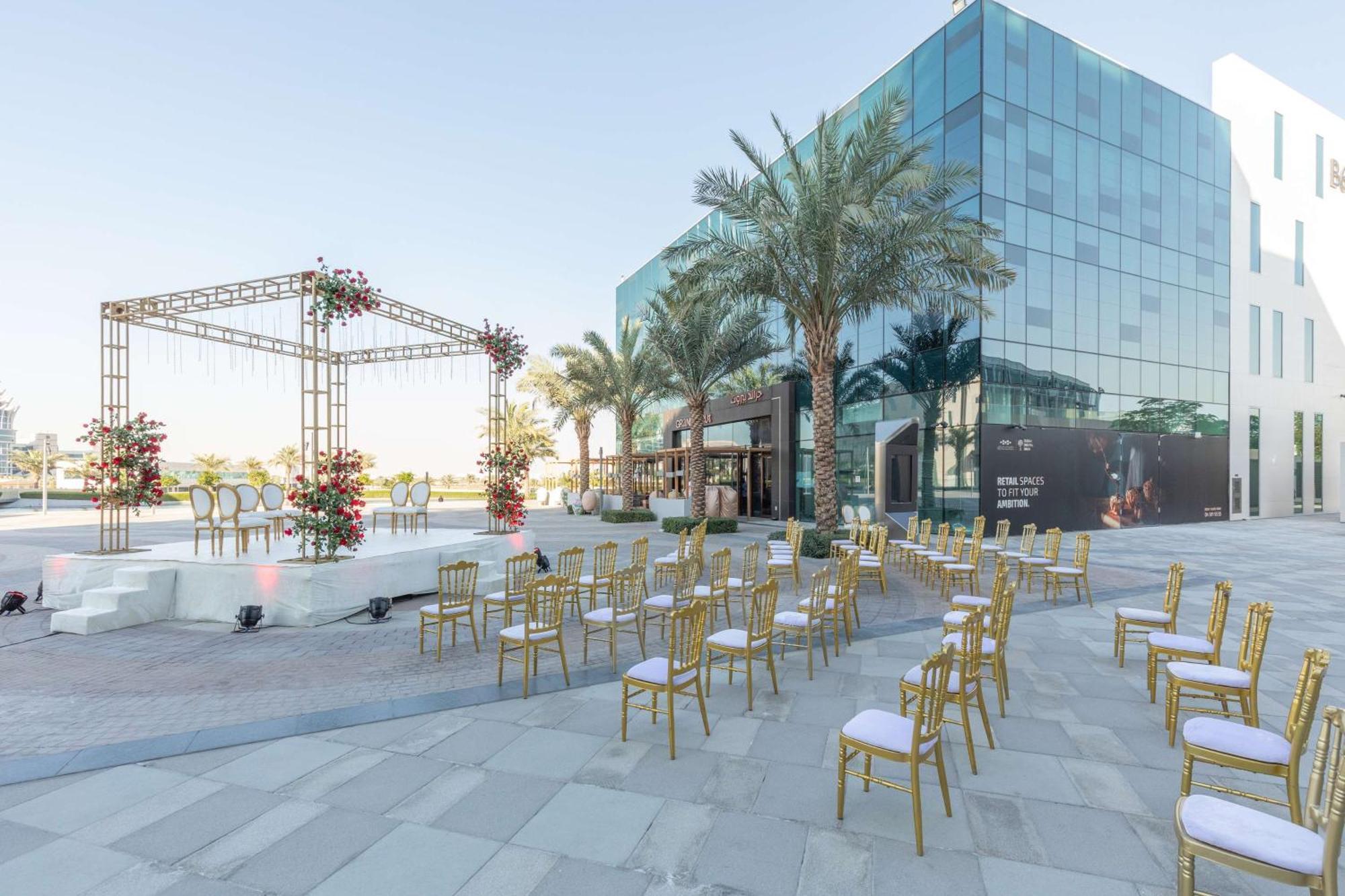 Radisson Red Dubai Silicon Oasis Hotel Exterior photo