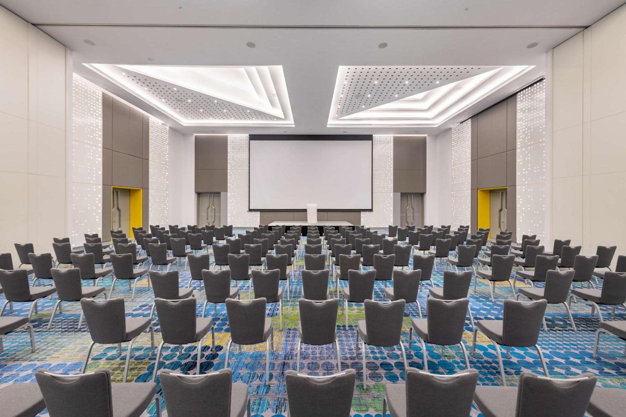 Radisson Red Dubai Silicon Oasis Hotel Exterior photo