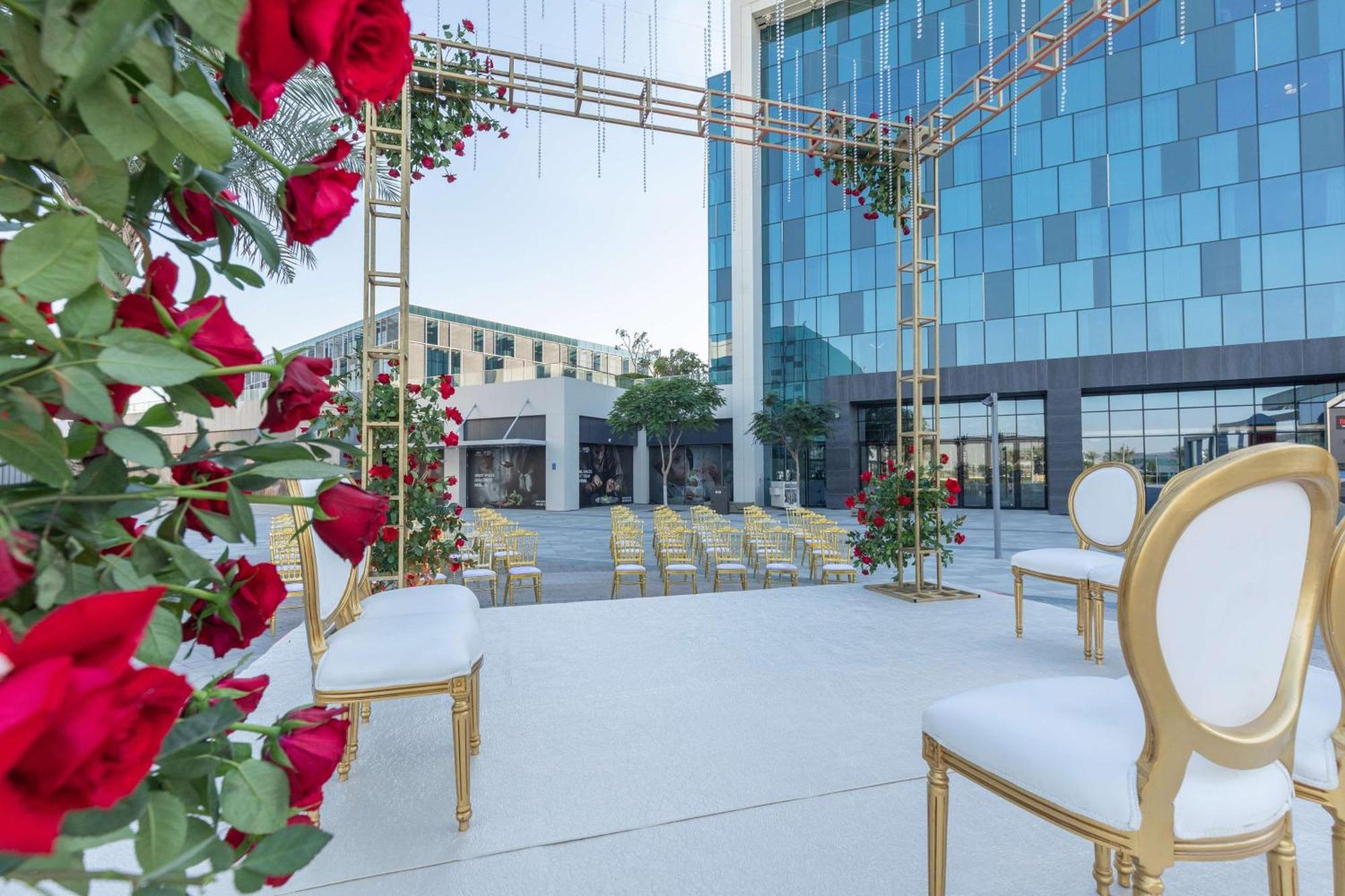 Radisson Red Dubai Silicon Oasis Hotel Exterior photo