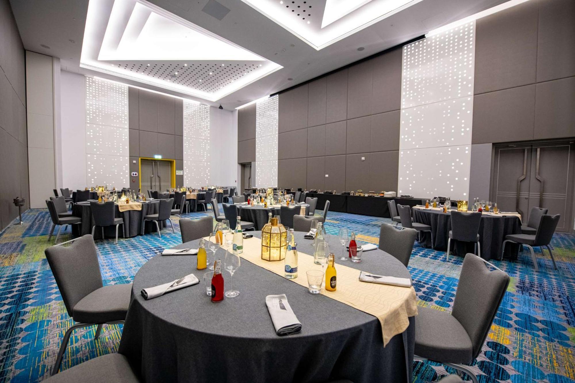 Radisson Red Dubai Silicon Oasis Hotel Exterior photo