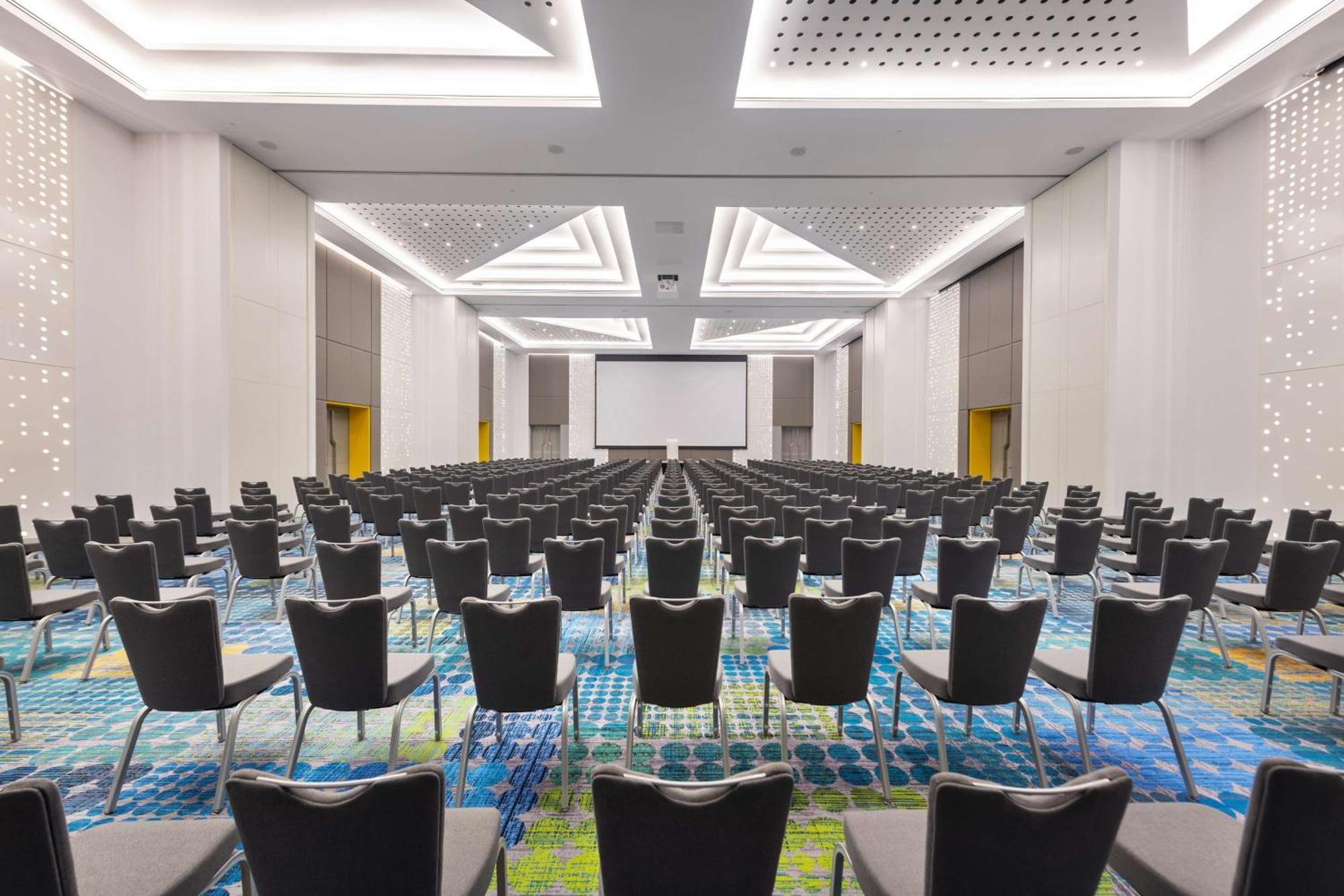 Radisson Red Dubai Silicon Oasis Hotel Exterior photo