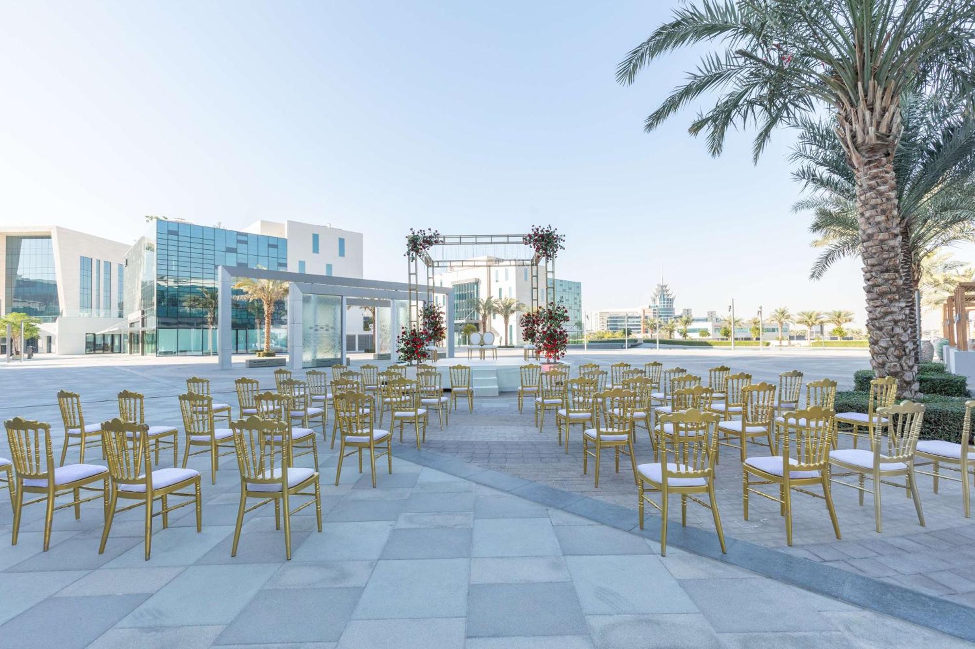 Radisson Red Dubai Silicon Oasis Hotel Exterior photo