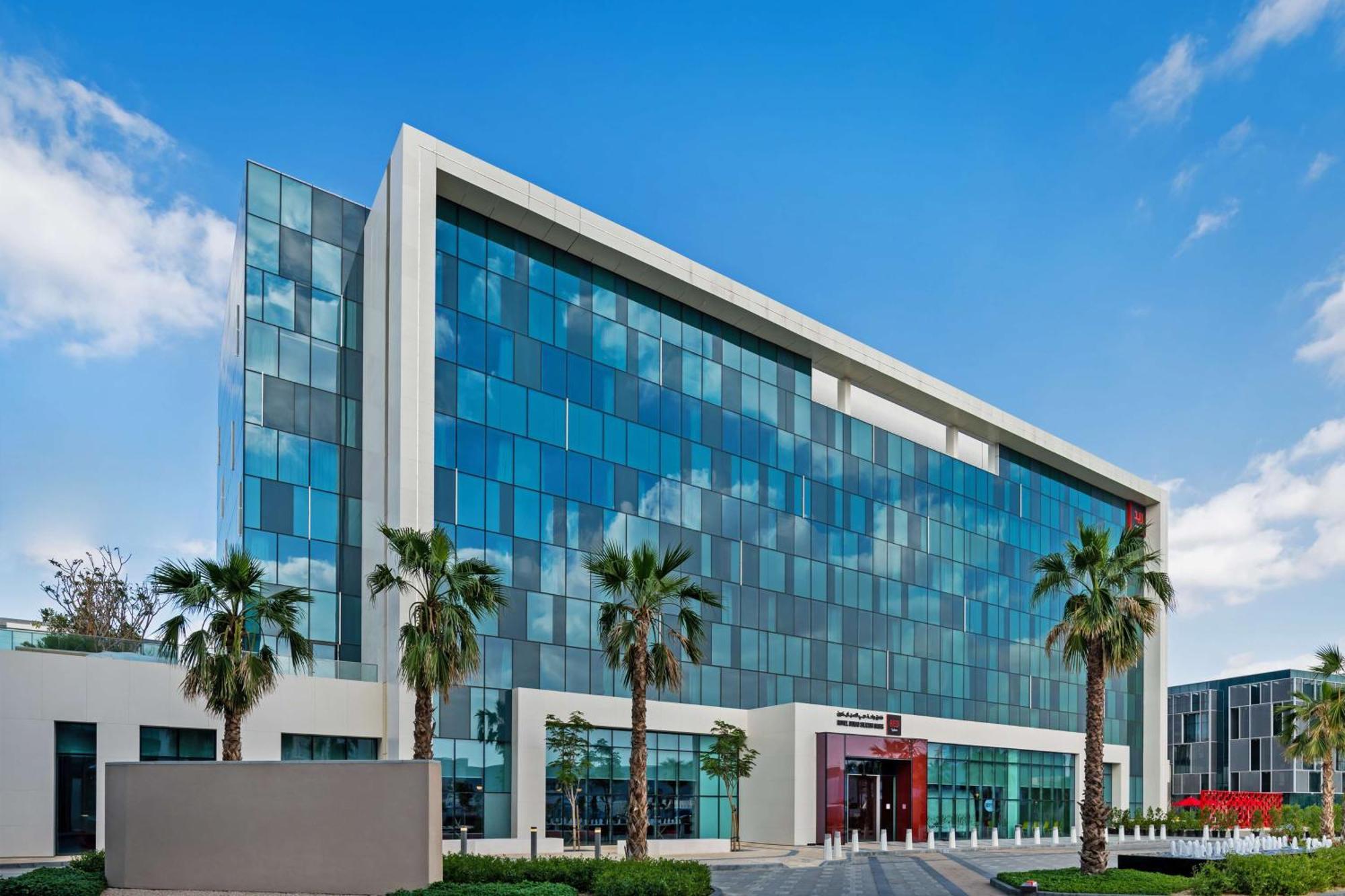 Radisson Red Dubai Silicon Oasis Hotel Exterior photo
